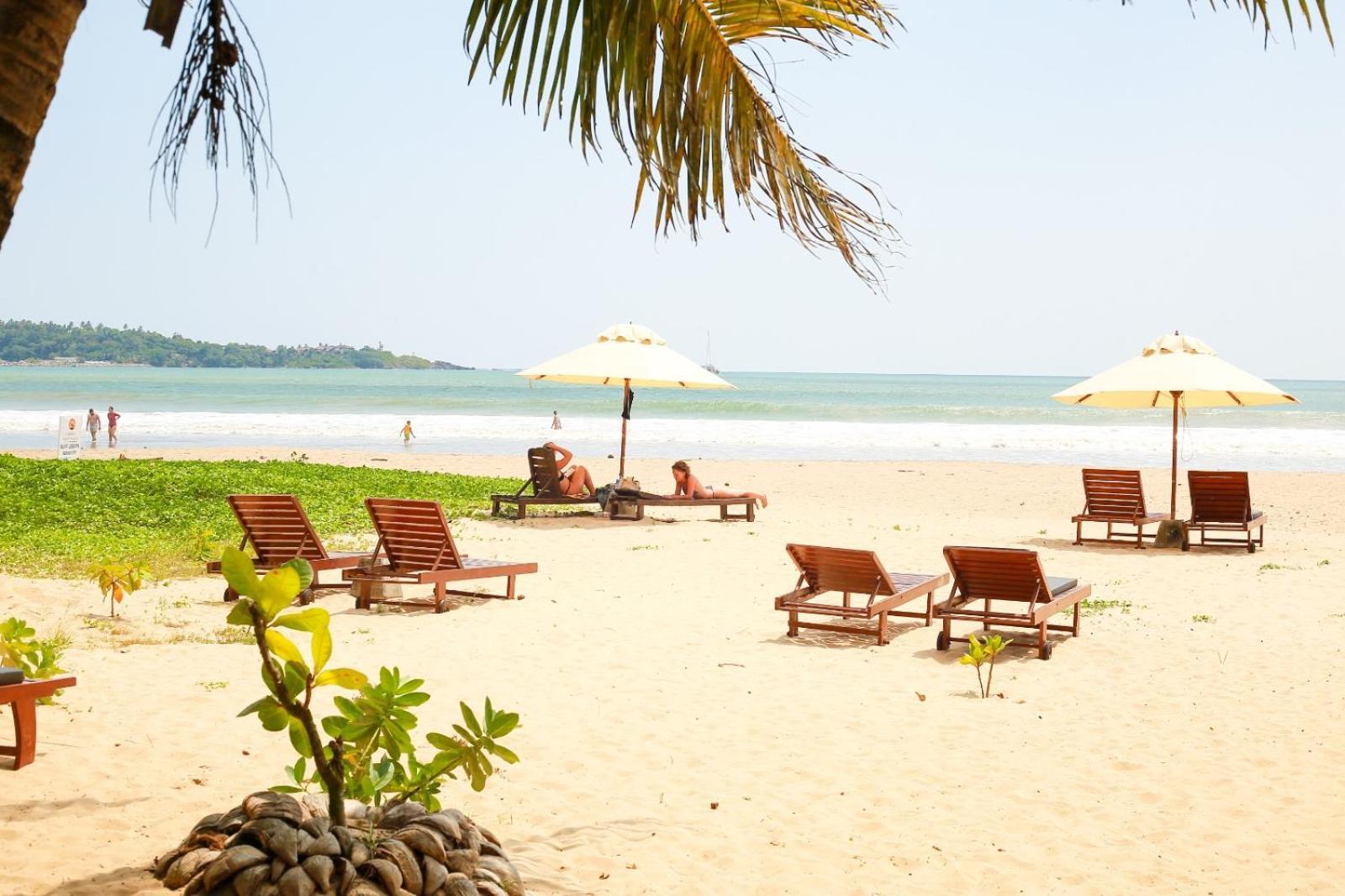 Relax Beach Resort Weligama Buitenkant foto